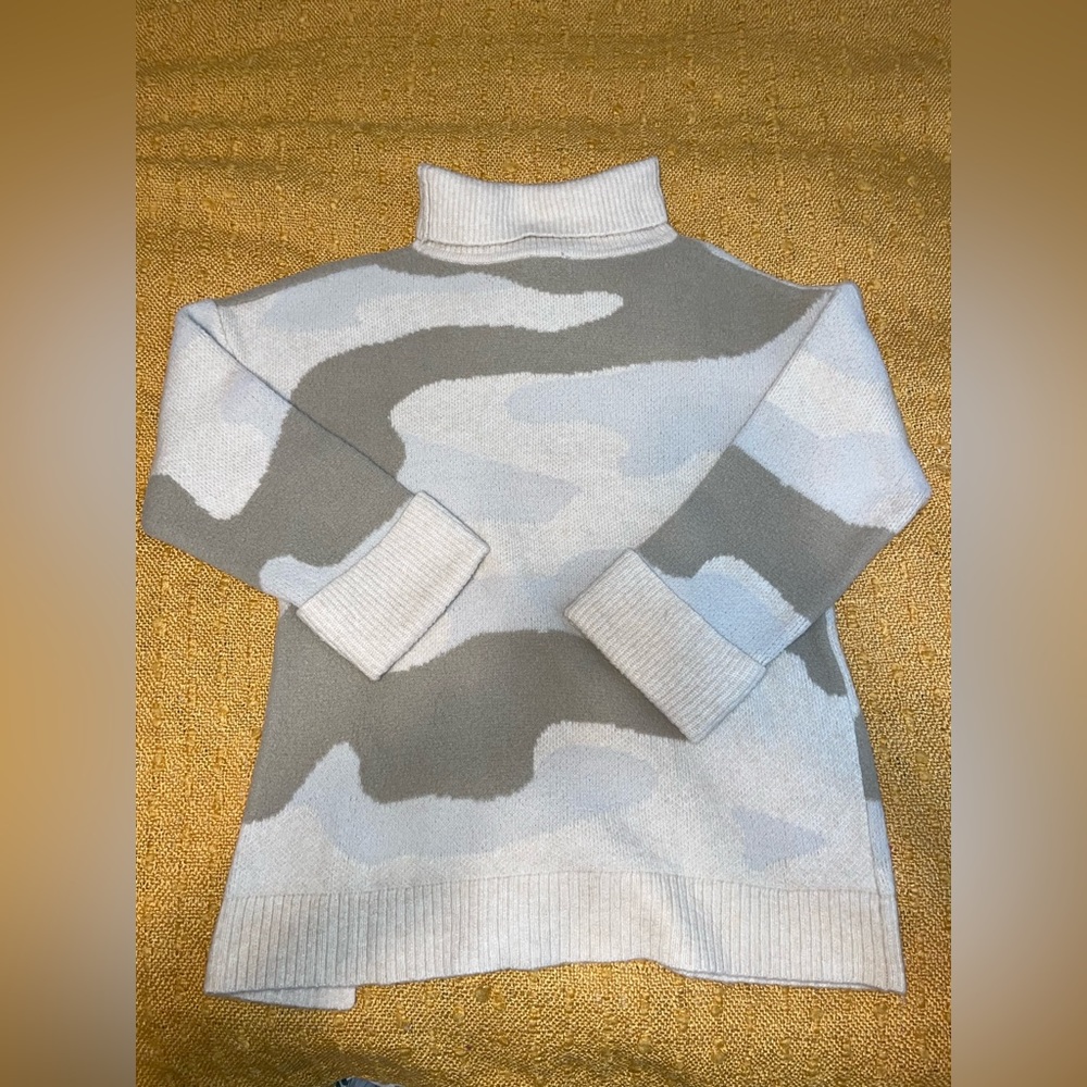 Express Turtleneck Sweater - Picture 7 of 9